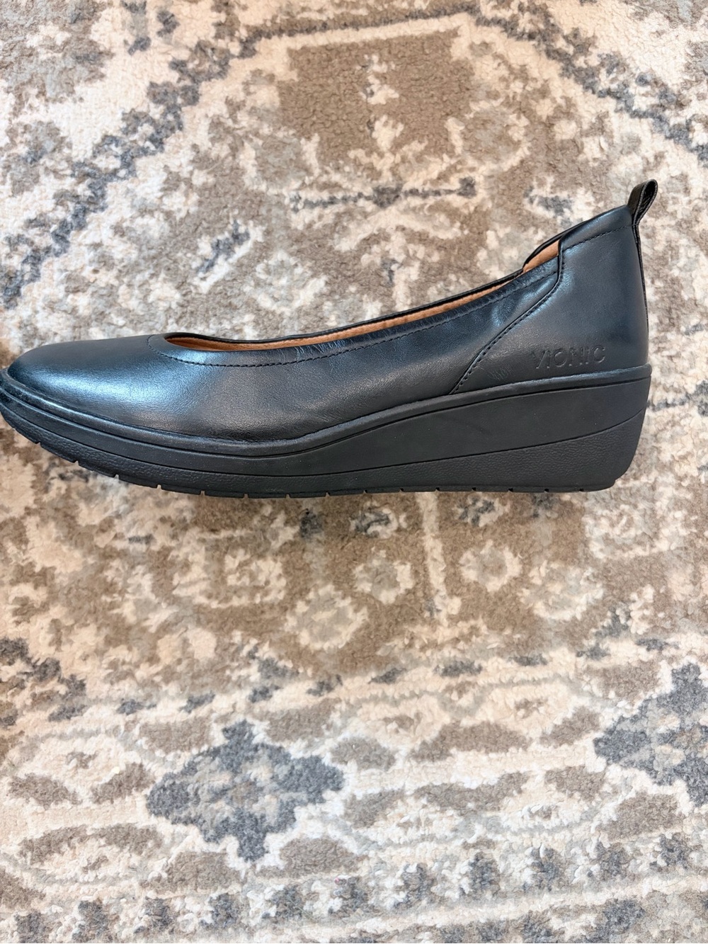 Vionic Black Leather Rounded Toe Slip-On Flats - Picture 4 of 6